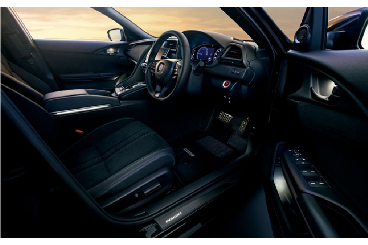 Khách mua có thể chọn hệ thống âm thanh nâng cấp với chất lượng tốt hơn, hệ thống camera trước và bộ ghi hình kết nối với hệ thống dẫn đường và smartphone.