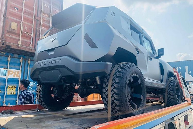 Trên thế giới, Rezvani Tank 2020 có đến 3 phiên bản với các mức giá khác nhau là 155.000 đô la dành cho bản tiêu chuẩn. Rezvani Tank Military Edition có khởi điểm ở mức 295.000 đô la và phiên bản cao cấp nhất là Rezvani Tank X có giá khởi điểm 349.000 đô la. Trên bản Rezvani Tank X có cả giáp chống đạn và còn cung cấp cả sự bảo vệ trước xung điện từ, phòng trường hợp xảy ra thảm họa hạt nhân.