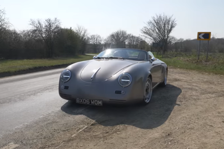 Trước khi Porsche 911 được giới thiệu trong thập niên 1960, mẫu siêu xe Porsche 356 Speedster đã mang vai trò xe thể thao đầu bảng của thương hiệu Đức trong thập niên 1950.