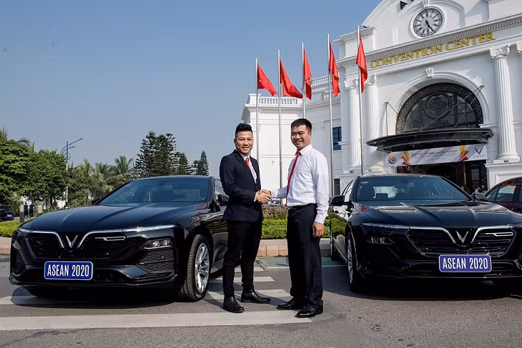 Xe oto VinFast phuc vu ASEAN 2020 thanh ly, giam toi 120 trieu dong