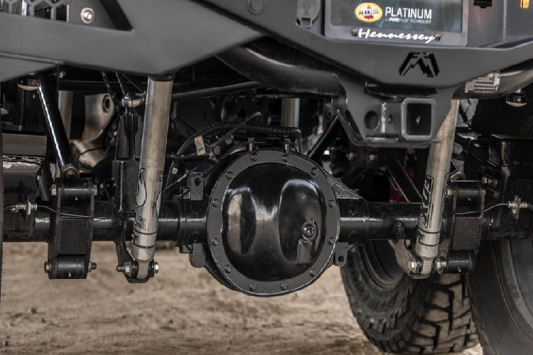 Chiếc Goliath 6x6 vốn đã ra đời trong năm 2019 khi Hennessey Performance quyết định biến đổi một chiếc Silverado Trail Boss Z71 tiêu chuẩn thành một con quái vật bằng cách bổ sung thêm một trục bánh thứ ba. Thân vỏ xe cũng đã được kéo dài và độ đáng kể nhờ sự giúp ích của gói trang bị Goliath mà người tiêu dùng có thể lắp đặt lên mọi chiếc Silverado khác.