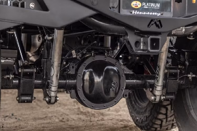 Chiếc Goliath 6x6 vốn đã ra đời trong năm 2019 khi Hennessey Performance quyết định biến đổi một chiếc Silverado Trail Boss Z71 tiêu chuẩn thành một con quái vật bằng cách bổ sung thêm một trục bánh thứ ba. Thân vỏ xe cũng đã được kéo dài và độ đáng kể nhờ sự giúp ích của gói trang bị Goliath mà người tiêu dùng có thể lắp đặt lên mọi chiếc Silverado khác.