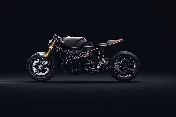 Ngoài phần đuôi hơi hướng lên trên, phần chắn bùn trước dường như đã được thu ngắn lại, tăng vẻ đẹp mộc mạc cho chiếc R Nine T. Ngoài ra, đèn pha của chiếc xe được sử dụng công nghệ LED, mang tới cường độ chiếu sáng tốt.