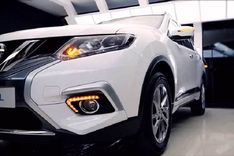 Bên cạnh Hệ thống Kiểm soát khung gầm chủ động, hệ dẫn động bốn bánh AllMode 4x4-i cũng đóng vai trò quan trọng trong việc mang lại những hành trình thú vị và an toàn. Nissan X-Trail sở hữu khối động cơ 4 xy-lanh 2.5L 170 mã lực khá mạnh mẽ, nhưng việc truyền tải trọn vẹn công suất động cơ xuống mặt đường thì được quyết định bởi hệ dẫn động 4 bánh thông minh AllMode 4x4-i.