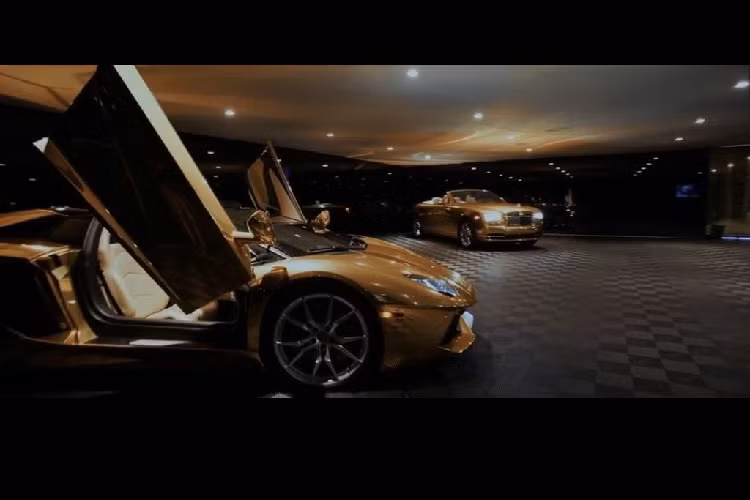 Rõ ràng, những đại gia luôn muốn tìm kiếm 1 hương vị đặc biệt, khác lạ để có thể nhanh chóng “xuống cọc”, cũng như đảm bảo rằng họ sẽ có thể đi dạo bằng một chiếc siêu xe mạ vàng mới khi đến 1 khu phố mới.