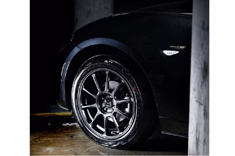 Ngày nay, mẫu xe may mắn vẫn còn tồn tại và sản xuất thương mại chính là mui trần MX-5 Miata, tiền thân là chiếc Eunos Roadster với phiên bản S Limited ra mắt năm 1993.