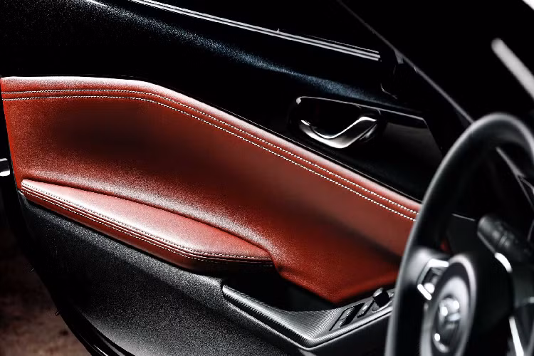 Thay vào đó, hãng xe Nhật thành lập thương hiệu xe sang mang tên Eunos cho thị trường Nhật Bản và thương hiệu cao cấp Amati cho thị trường Bắc Mỹ. Tuy nhiên, khác với Lexus, 2 thương hiệu này không trụ được lâu với Enous bị khai tử vào 1996 và Amati chịu chung số phận.