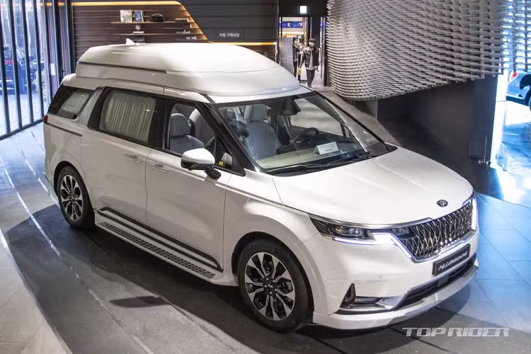 Kia Sedona High Limousine 2021 lo dien, chao ban hon 1,26 ty dong
