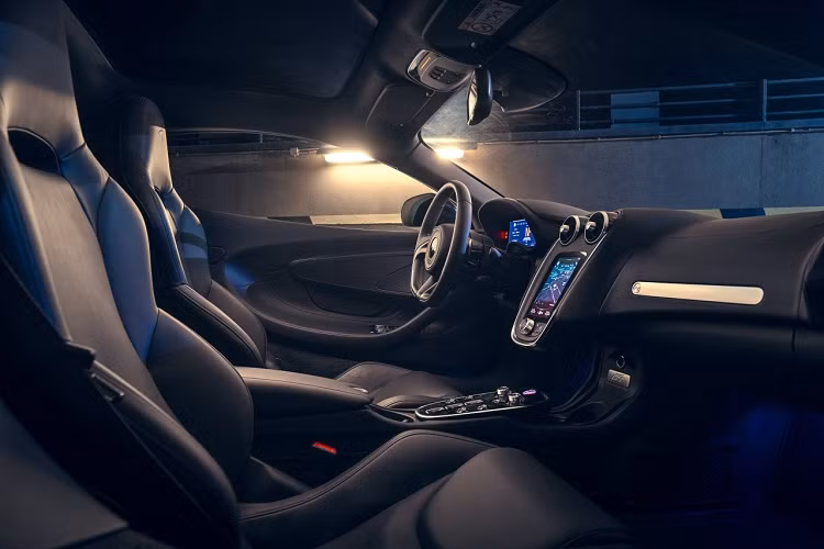 Sức mạnh này có được cũng một phần dựa vào hệ thống ống xả đua mà Novitec cung cấp cho xe. Hệ thống ống xả đặc biệt này được thiết kế không chỉ với mục đích mang lại âm thanh ấn tượng hơn cho xe mà còn giúp giảm áp suất xả phía sau, tăng công suất cho xe. Hệ thống ống xả mới của Novitec sẽ đi cùng một bộ lọc chất xúc tác 100 cell hoặc một bộ lọc thể thao thay thế.