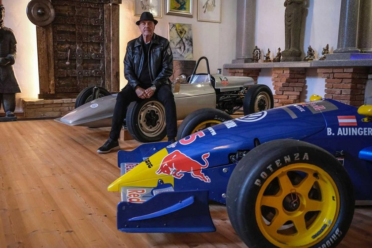 Ottocar J. là một trong số ít những khách hàng được nhận xe ngay tại nhà máy Zuffenhausen của Porsche