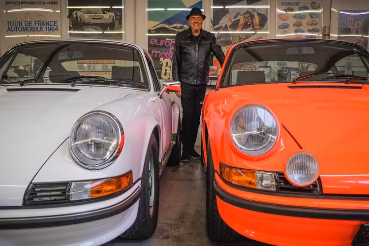 Ottocar chia sẻ rằng, “Tôi có thể lái mỗi ngày một chiếc khác nhau trong một tháng – và 2 chiếc vào dịp cuối tuần”, nhưng thông thường thì ông ấy có lái 9 chiếc, bao gồm một chiếc 911 R và một chiếc Type 991 911 Speedster.