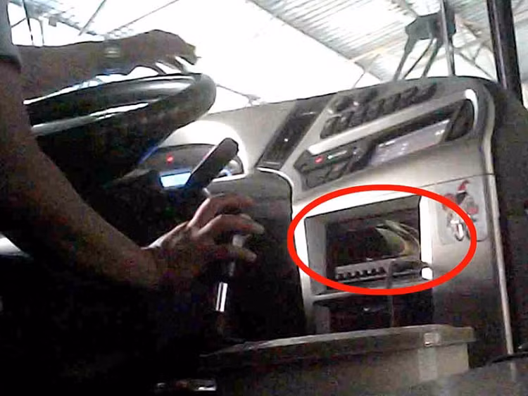 Dang kiem vien lam tien o 2 trung tam TP HCM-Hinh-6