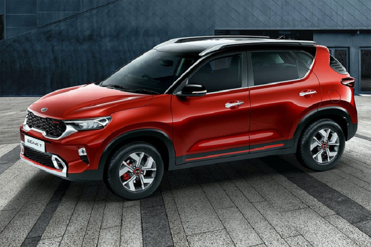 Những trang bị đáng chú ý khác của Kia Sonet tại thị trường Ấn Độ bao gồm ghế trước thoáng khí, hệ thống lọc không khí với tính năng bảo vệ khỏi vi-rút, hệ thống âm thanh Bose, đèn viền nội thất thay đổi màu theo âm thanh, cửa sổ trời, khay sạc điện thoại thông minh không dây và cửa gió điều hòa hàng ghế sau.