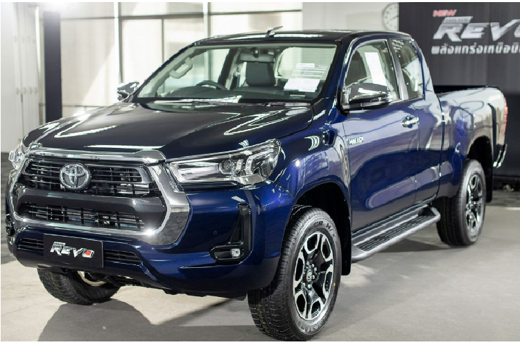 Toyota Hilux ra mắt tại thị trường Thái Lan với 4 phiên bản Tiêu chuẩn, Z-edition, Pre-runner và Rocco. Mỗi phiên bản đều sở hữu những đặc biệt riêng biệt, phù hợp với từng đối tượng khách hàng.