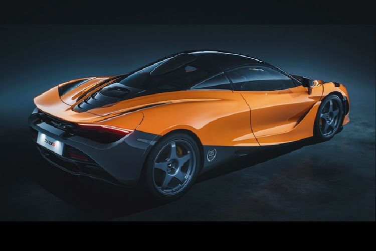 720S Le Mans dễ dàng được nhận biết với logo McLaren 25 Anniversary Le Mans. Số VIN của tất cả xe phiên bản Le Mans đều bắt đầu bằng dãy số 298, bằng số vòng chạy của chiếc McLaren F1 GTR trong giải đua Le Mans 1995.