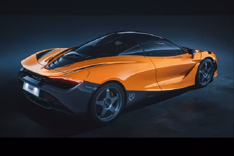 720S Le Mans dễ dàng được nhận biết với logo McLaren 25 Anniversary Le Mans. Số VIN của tất cả xe phiên bản Le Mans đều bắt đầu bằng dãy số 298, bằng số vòng chạy của chiếc McLaren F1 GTR trong giải đua Le Mans 1995.