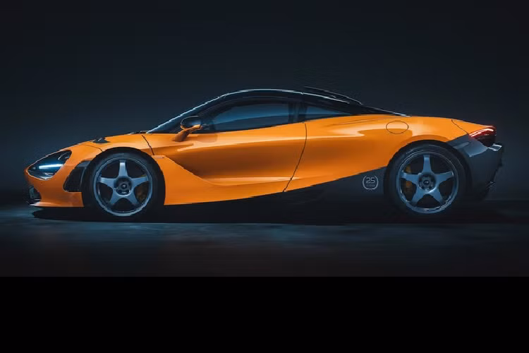 Phiên bản McLaren 720S Le Mans giới hạn này có 2 tùy chọn màu sơn là xám Sarthe Grey và cam McLaren Orange. McLaren cho biết lí do ra mắt mẫu xe này là kỷ niệm những thành tựu đua xe của hãng trong quá khứ, đặc biệt là cuộc đua Le Mans năm 1995. Người chiến thắng trong giải đua năm đó là tay đua JJ Lehto, Yannick Dalmas và Masanori Sekiya với sự trợ giúp của chiếc McLaren F1 GTR.