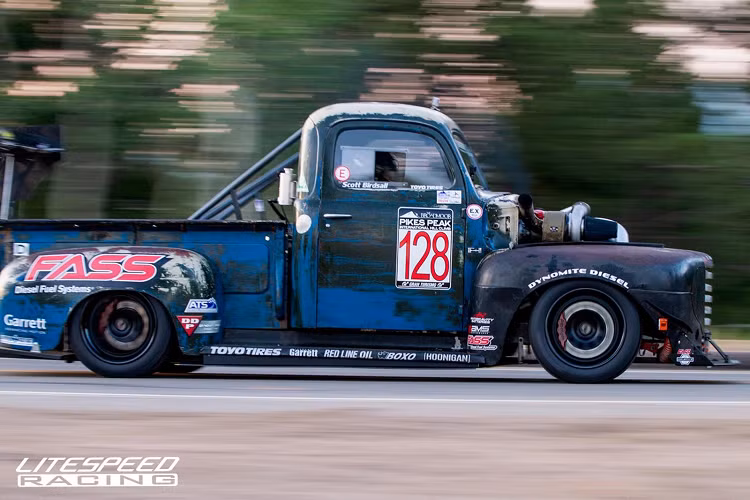 Rõ ràng, tạo nên một cỗ máy phá kỷ lục sẽ cần tới những phụ tùng và trang bị đặc biệt, nhưng chúng ta có thể chắc rằng Birdsall vẫn chưa vừa lòng đâu. Giống như bất kỳ tay đua nào, ông ấy sẽ tiếp tục làm việc chăm chỉ để trở nên tốt hơn và nhanh hơn. Có thể năm sau người đàn ông này sẽ mang chiếc bán tải Ford ông cụ trở lại để phá kỷ lục của chính mình.