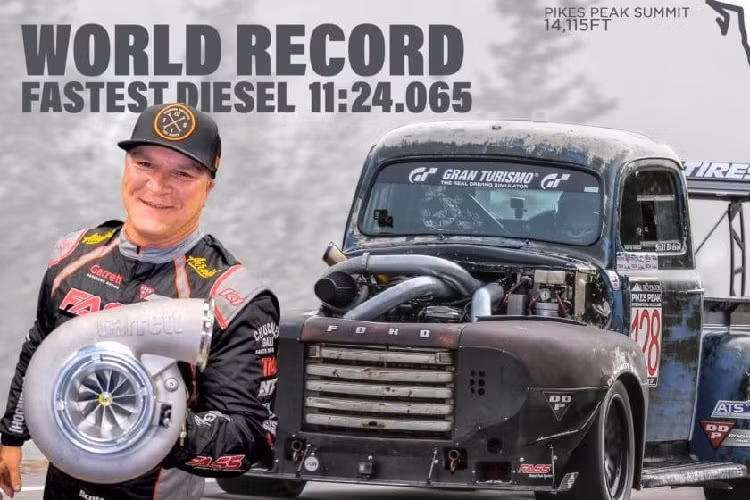 Leo đồi Quốc tế Pikes Peak là một trong những sự kiện đua xe uy tín nhất và nguy hiểm nhất trên thế giới. Vì lẽ đó, nó thu hút nhiều đội đua xe tư nhân và cả những nhà sản xuất xe có bản chất tượng tự. Để lên được ngọn đồi thử thách, một tay đua sẽ cần lực bám, khả năng gia tốc, lực hãm, và trọng lượng nhẹ càng nhẹ càng tốt. Gây chú ý nhất tại sự kiện này chính là sự góp mặt của mẫu xe bán tải Ford 70 tuổi.