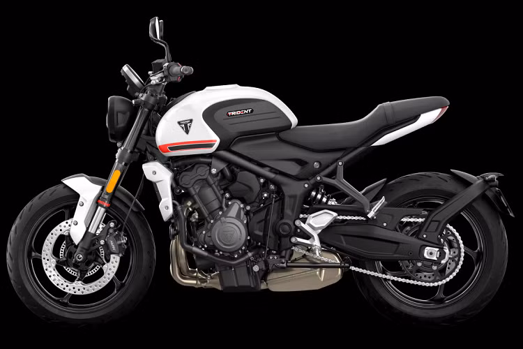 Mẫu xe môtô naked-bike Trident 660 2021 dùng hộp số 6 cấp đi kèm bộ ly hợp trợ lực và trượt. Chiều cao yên xe ở mức 805 mm và trọng lượng ướt là 189 kg. Yên xe được đệm lót mềm để tạo sự thoải mái cho cả người lái và hành khách. Phần yên dành cho hành khách ngồi sau được làm nhô cao và có phần hơi nhỏ.