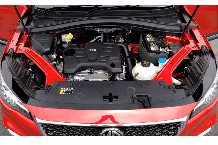 Tại Thái Lan, giá xe MG HS bán ra tổng cộng 3 phiên bản bao gồm C, D và X khởi điểm từ 919.000 – 1.119.000 bath (649 – 790 triệu đồng). Cả 3 phiên bản này đều sử dụng chung động cơ 4cyl thẳng hàng dung tích 1.5L (1.490cc) tăng áp (tỷ số nén 10,3: 1) cho công suất tối đa 159 mã lực tại 5.600 vòng/phút và mô-men xoắn cực đại 275 Nm đạt được tại dải vòng tua từ 1.750 – 4.000 vòng/phút.