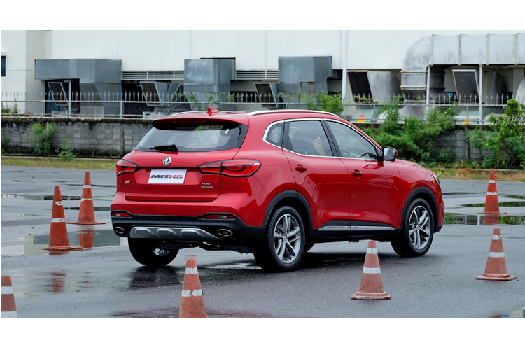 Tại Việt Nam, thương hiệu xe MG còn khá xa lạ với số đông, đây là một thương hiệu xe Trung Quốc, có nguồn gốc từ Anh. Hiện tại, MG đang được tập đoàn Tan Chong phân phối xe tại Thái Lan – một thị trường quan trọng của MG trong khu vực Đông Nam Á. Thái Lan khả năng cao là quốc gia xuất khẩu MG HS về Việt Nam nếu nó được phân phối trong thời gian tới.