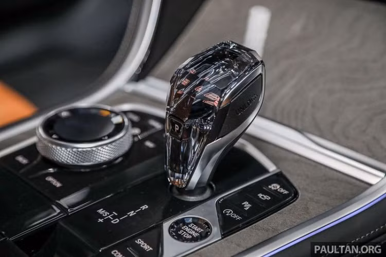 Đặc biệt, xe cũng được tích hợp sẵn hệ thống ống xả thể thao cho ra những âm thanh phấn khích hơn.