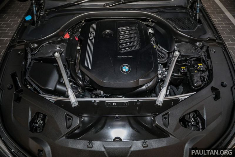 Bên dưới nắp ca-pô, mẫu GranCoupe nhà BMW sở hữu khối động cơ I6 mã B58 3.0L, sản sinh công suất tối đa 335 mã lực và 500 Nm mô-men xoắn.