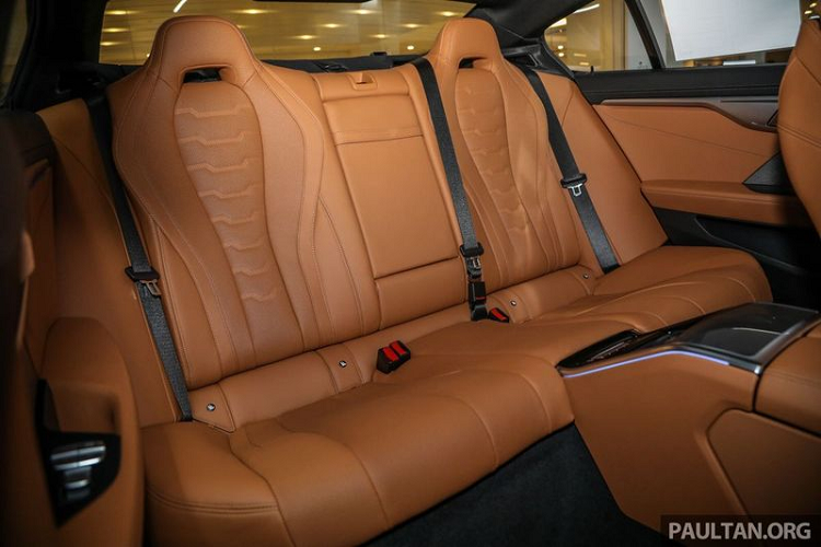 Một số trang bị an toàn trên BMW 840i GranCoupe M-Sport 2020 có thể kể tới như gói Driving Aid Professional, Parking Assistant Plus, camera 360 độ, hệ thống kiểm soát ổn định thân xe, hệ thống kiểm soát phanh khi vào cua, hệ thống kiểm soát lực phanh chủ động, ABS hỗ trợ lực phanh, hệ thống chống trượt..