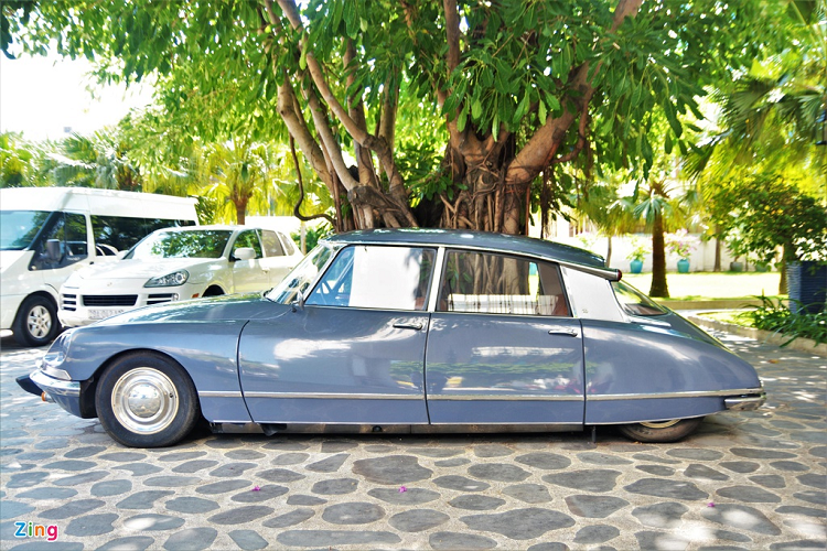 Citroen trang bị cho DS 21 động cơ 4 xy-lanh thẳng hàng, dung tích 2.5L, hút khí tự nhiên. Khối động cơ này sản sinh công suất 109 mã lực tại 5.500 vòng/phút và mô-men xoắn cực đại 164 Nm tại 3.000 vòng/phút. Xe có khả năng tăng tốc 0-100 km/h trong 15,2 giây.