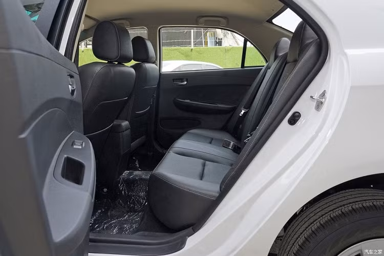 Động cơ thời tiền sử này hoạt động phối hợp một hộp số sàn 5 cấp và hệ dẫn động cầu trước. Một sự kết hợp hoàn hảo dành cho… các bác tài kỳ cựu kinh nghiệm.