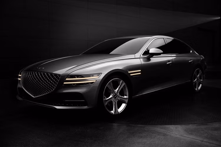 Đặc biệt, chiếc sedan hạng sang Genesis G80 còn xuất hiện với một đường parabol mềm mại, kéo dài từ vòm bánh trước tới tận khu vực phía sau. Giải thích cho tạo hình này, Genesis cho biết điểm nhấn phong cách ấy nhằm gợi lên vẻ đẹp sang trọng của những chiếc xe cổ điển trong quá khứ.