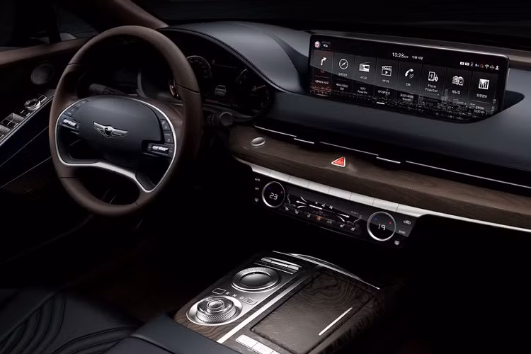 Với suy đoán ấy, khách hàng có thể kỳ vọng vào 2 tùy chọn động cơ xăng bao gồm khối máy 4 xi-lanh 2,5 lít Turbo với 300 mã lực và động cơ V6 3,5 lít tăng áp kép, sản sinh hơn 370 mã lực.