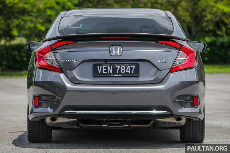 Mức giá xe Honda Civic 2020 tại Malaysia cũng thấp hơn so với thị trường Việt Nam. Honda Civic tại thị trường Việt Nam có giá từ 729 triệu đồng cho bản 1.8 và 934 triệu đồng cho bản RS sử dụng động cơ 1.5.