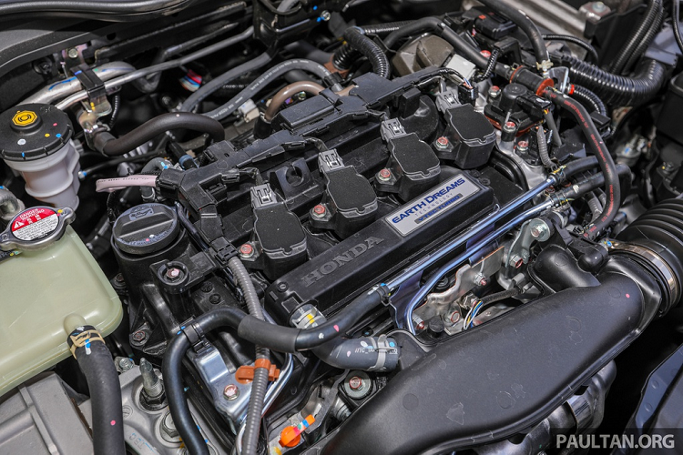 Honda Civic 1.8 S sử dụng động cơ hút khí tự nhiên SOHC 4 xy-lanh 1.8L, sản sinh công suất 139 mã lực và mô-men xoắn 174 Nm. Các phiên bản 1.5 TC và 1.5 TC-P được trang bị động cơ VTEC 4 xy-lanh tăng áp, dung tích 1.5L, cho công suất 171 mã lực và mô-men xoắn 220 Nm. Cả 2 loại động cơ đều kết hợp với hộp số CVT và hệ dẫn động cầu trước.