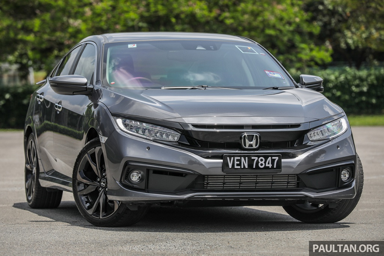 Ra mắt vào năm 2015, Honda Civic thế hệ thứ 10 gần như không có sự thay đổi đáng kể trong suốt 4 năm qua. Phiên bản facelift của Civic được ra mắt tại Mỹ vào cuối năm 2019 và có mặt tại Đông Nam Á từ tháng 2 năm nay.