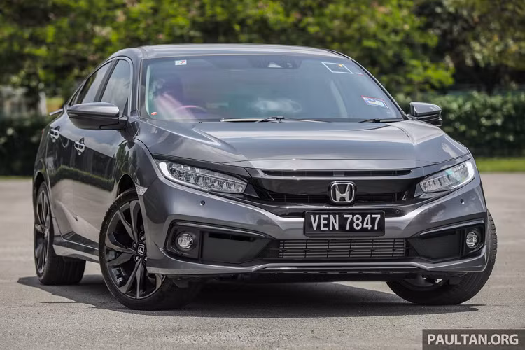 Ra mắt vào năm 2015, Honda Civic thế hệ thứ 10 gần như không có sự thay đổi đáng kể trong suốt 4 năm qua. Phiên bản facelift của Civic được ra mắt tại Mỹ vào cuối năm 2019 và có mặt tại Đông Nam Á từ tháng 2 năm nay.