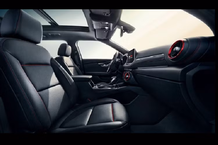 Chevrolet Blazer 2021 có khoang hành lý rộng 1.970 lít khi gập hàng thế thứ 2 và thứ 3, giảm xuống 883 lít khi gập hàng thế thứ 3, và 222 lít nếu không gập ghế.