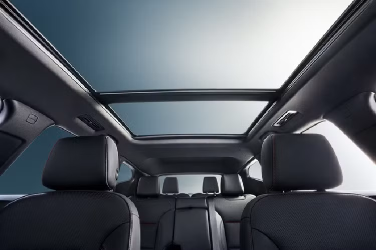 Chevrolet Blazer 2021 bản Trung Quốc có thiết kế tương tự bản Mỹ, ngoại trừ màn hình cảm ứng thông tin giải trí 10 inch rộng hơn.