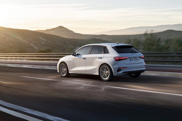 Phiên bản này của Audi A3 Sportback 2021 mới có khả năng tăng tốc lên 100 km/h từ vị trí đứng yên trong 9,7 giây trước khi đạt tốc độ 211 km/h. Xe sử dụng hệ dẫn động cầu trước, hộp số S tronic 7 cấp. Ba bình khí được với tổng dung tích có thể sử dụng khoảng 9 kg đi kèm một bình xăng phụ để đề phòng khi hết khí ga. Theo chu kỳ NEDC, mẫu xe này tiêu thụ khoảng 3,5 kg khí CNG cho 100 km và có thể di chuyển đến 495 km với một lần nạp đầy nhiên liệu.