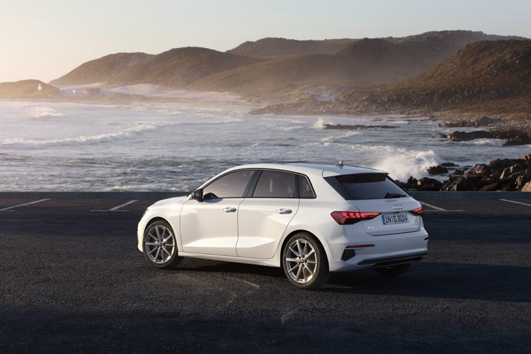 A3 Sportback 30 g-tron sẽ bắt đầu được bán ra tại thị trường Đức vào mùa thu này. Giá xe Audi A3 Sportback 30 g-tron mới sẽ khởi điểm từ 30.705 Euro (khoảng 841 triệu Đồng).