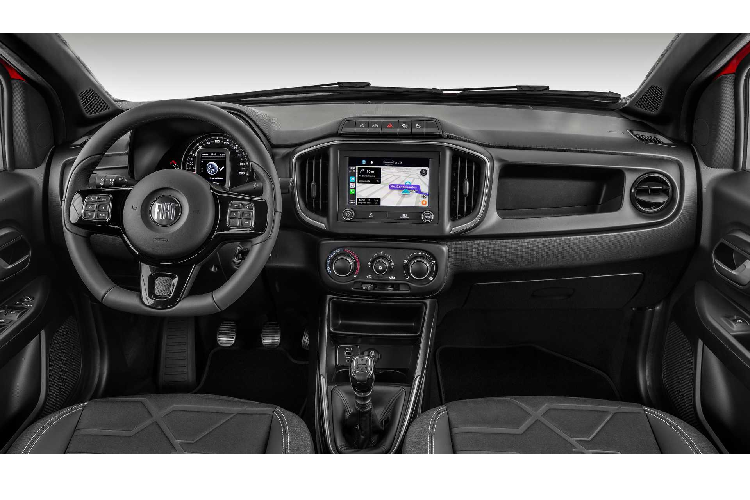 Để dễ hình dung, Fiat Strada ngắn hơn đáng kể so chiều dài 5.354 mm của Ford Ranger. Riêng thùng hàng phía sau có chiều dài 1.173 mm và rộng 1.059 mm, có khả năng tải 650 kg.