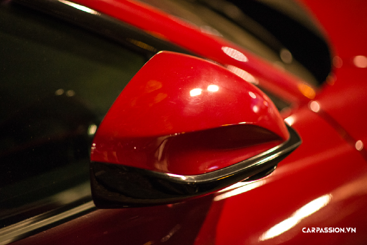 Ngoài ra, Ferrari trang bị cho mẫu siêu xe này nhiều công nghệ như hệ thống SSC5/CST với công nghệ F1-TRAC, ESP 9.1 với hệ thống ABS/EBD hiệu năng cao và hệ thống giảm xóc từ tính SCM-E với lò xo trụ kép nhằm mang đến cảm giác lái và khả năng vận hành đỉnh cao nhất.