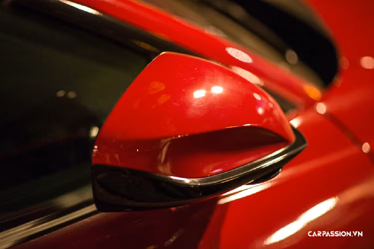 Ngoài ra, Ferrari trang bị cho mẫu siêu xe này nhiều công nghệ như hệ thống SSC5/CST với công nghệ F1-TRAC, ESP 9.1 với hệ thống ABS/EBD hiệu năng cao và hệ thống giảm xóc từ tính SCM-E với lò xo trụ kép nhằm mang đến cảm giác lái và khả năng vận hành đỉnh cao nhất.