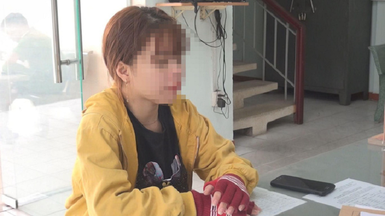 Tung tin may bay roi o Binh Duong, co gai ban hang online bi phat 12 trieu dong