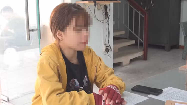 Tung tin may bay roi o Binh Duong, co gai ban hang online bi phat 12 trieu dong