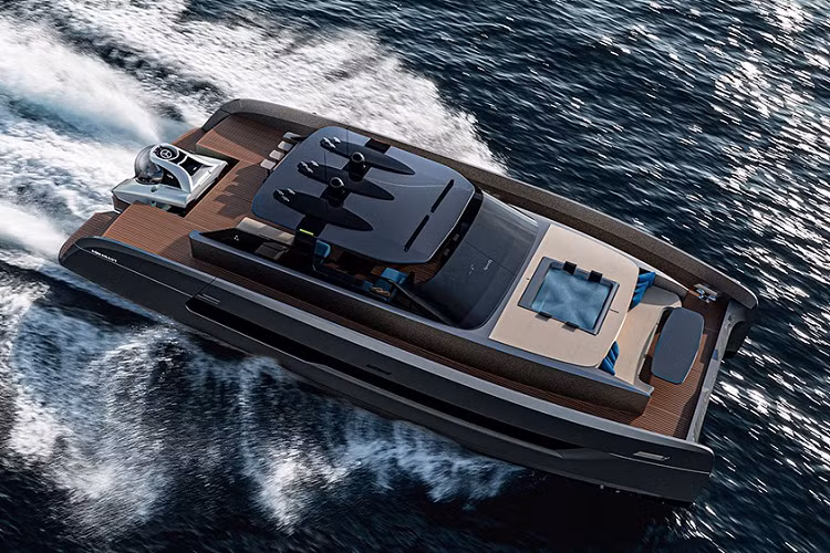 Mẫu concept mới nhất từ Officina Armare Design là một sản phẩm được truyền cảm hứng trực tiếp bởi SUV, cả trên phương diện thiết kế thực tế và trong cả yếu tố trừu tượng như tinh thần phiêu lưu gắn liền với một chiếc SUV vạm vỡ. Cụ thể hơn, mẫu concept du thuyền này được đặt tên siêu du thuyền Aquanaut, và ngoài nguồn cảm hứng từ SUV, nó còn gây ấn tượng khi đi kèm với một tàu ngầm riêng.