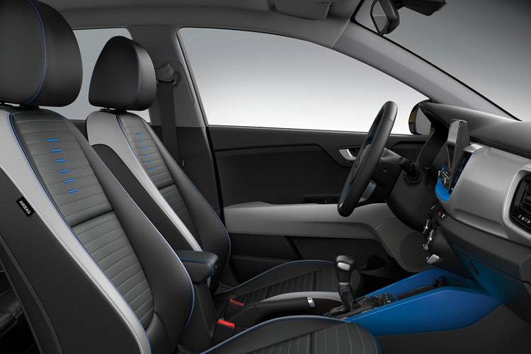 Có thể nói, nâng cấp quan trọng nhất của mẫu SUV cỡ B này nằm ở động cơ. Theo đó, Kia Stonic 2021 được trang bị hệ truyền động mild hybrid mới, bao gồm máy xăng tăng áp, dung tích 1.0 lít và hệ thống điện 48 V, cho 2 mức công suất 100 mã lực và 120 mã lực. Ngoài ra, hệ truyền động mild hybrid có mô-men xoắn cực đại 200 Nm này còn đồng hành với hộp số tự động ly hợp kép DCT 7 cấp hoặc hộp số sàn 6 cấp.