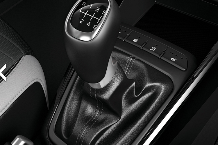 Ngoài ra, Kia Stonic 2021 còn có 2 tùy chọn động cơ khác. Đầu tiên là động cơ xăng tăng áp, dung tích 1.0 lít với công suất tối đa 99 mã lực, kết hợp cùng hộp số sàn 6 cấp tiêu chuẩn và hộp số DCT 7 cấp tùy chọn. Thứ hai là động cơ xăng dung tích 1,2 lít, sản sinh công suất tối đa 84 mã lực.