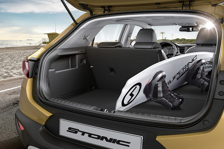 Cuối cùng là hệ thống hỗ trợ người lái ADAS (Advanced Driving Assistance Systems), bao gồm tính năng tránh va chạm phía trước có thể phát hiện người đi bộ, ô tô và người đạp xe, hỗ trợ giữ làn đường, cảnh báo mất tập trung cho người lái, cảnh báo điểm mù, hỗ trợ tránh va chạm trong điểm mù, hỗ trợ bám làn đường, kiểm soát hành trình thông minh cũng như hỗ trợ giới hạn tốc độ thông minh.